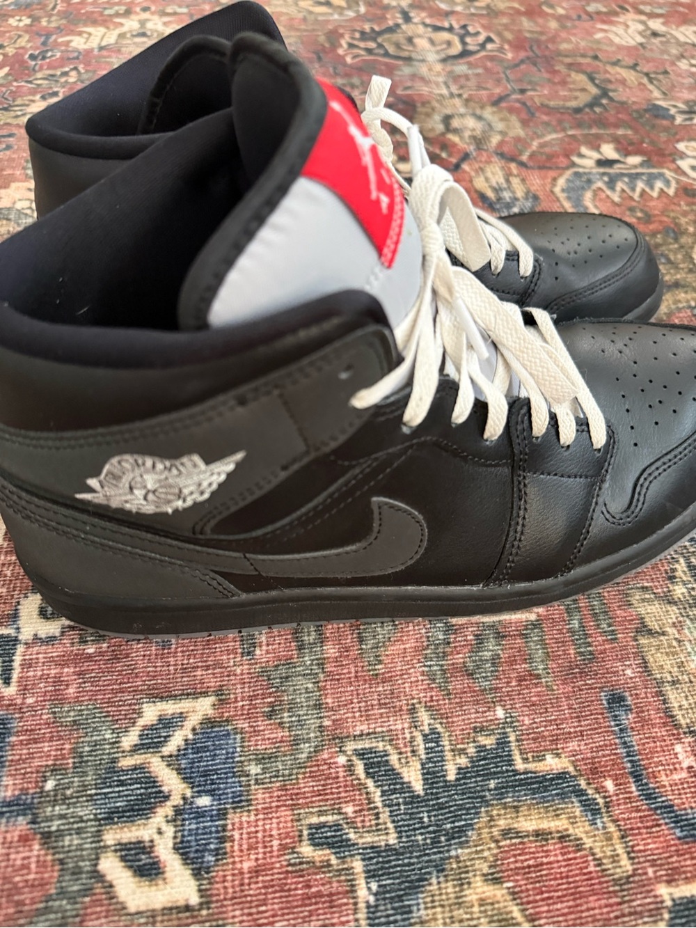 Nike air Jordan 1 mid SE size 11.5